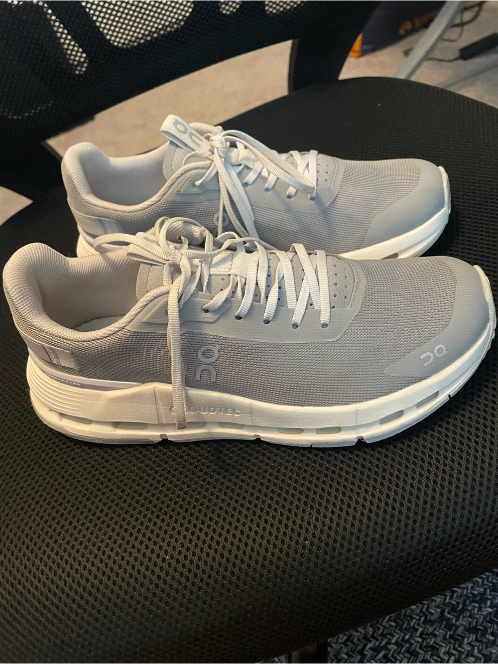 On Running Womens  Sneakers - Light Gray/White